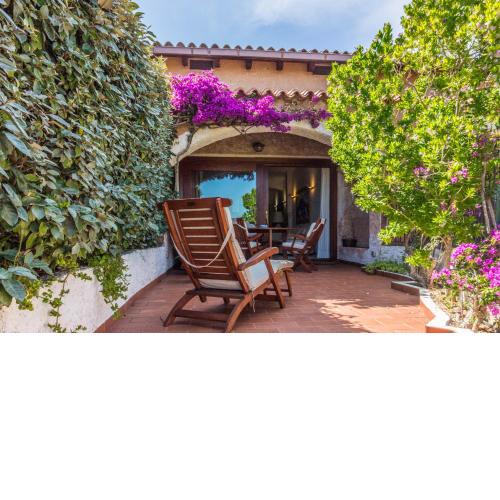 Costa Corallina Handsome Flat W/Terrace near Beach