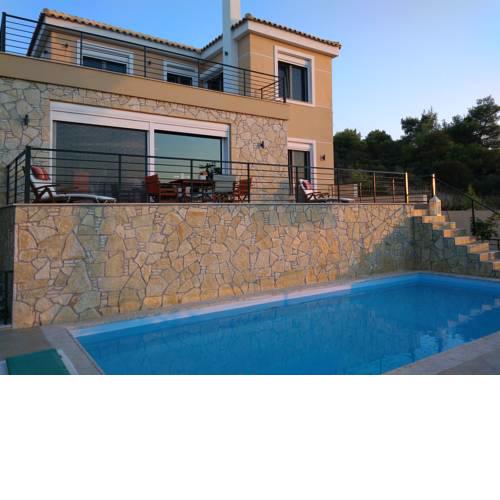 Costa's Sunset Villa with pool