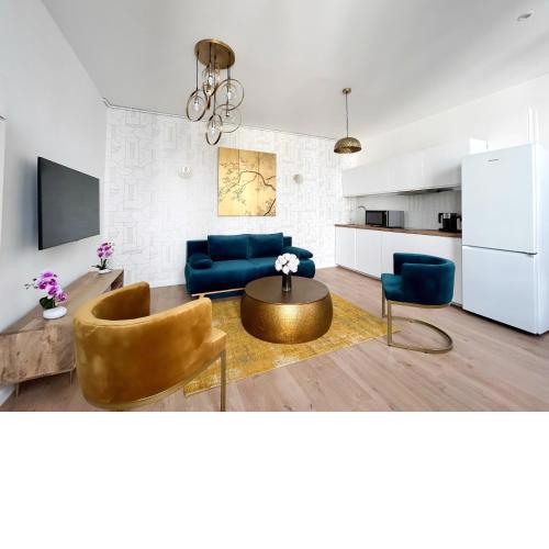 Cosy 6 Bedroom & 3 bathroom- Louvre