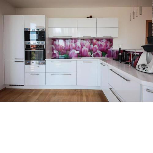 Cosy and spacious apartment with the view to the garden