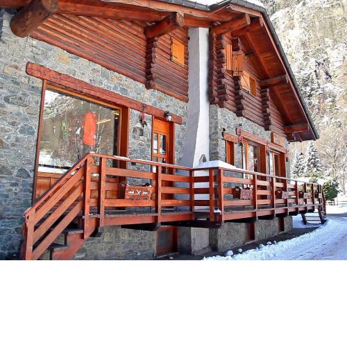 Cosy apartment in Antey Saint Andr with balcony