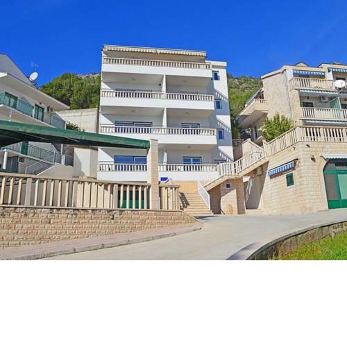 Cosy Apartment in Drvenik with Balcony