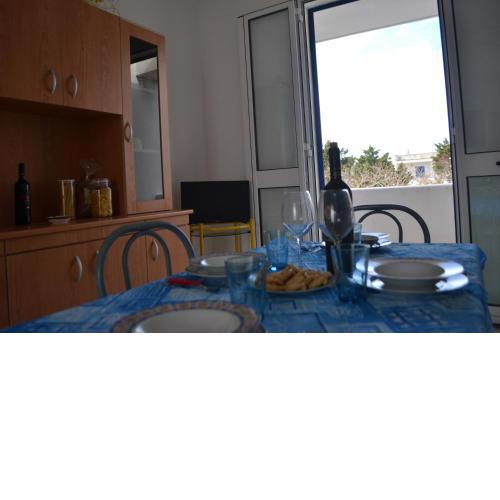 Cosy Apartment Near The Beach With Balcony; Pets Allowed; Parking Available