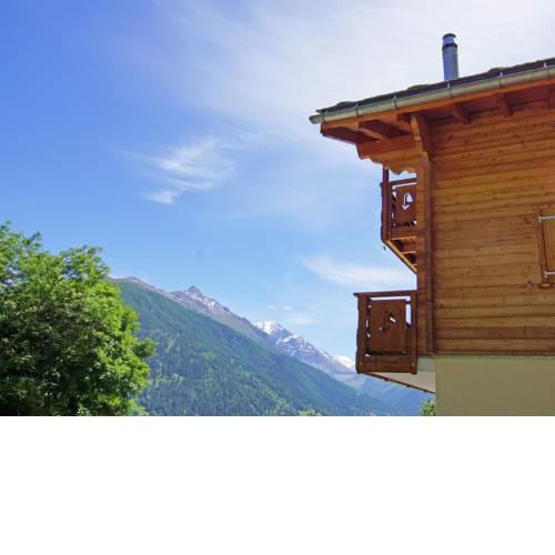 Cosy Chalet Amidst Mountains in Heremence
