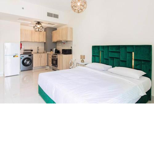 Cosy Chic Studio with Luxury Pool in Business Bay