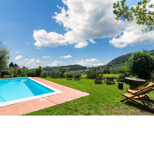 Cosy Farmhouse in Bacchereto with Swimming Pool
