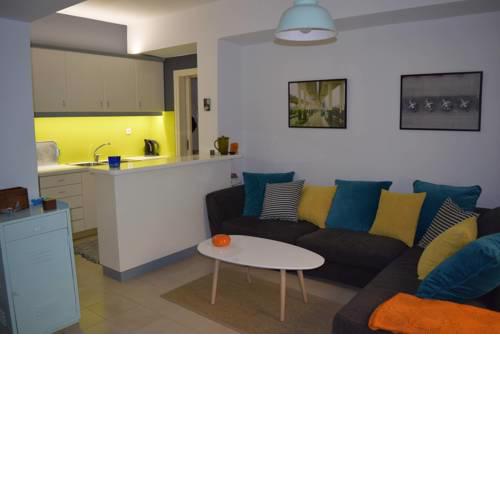 Cosy Garden Apartment