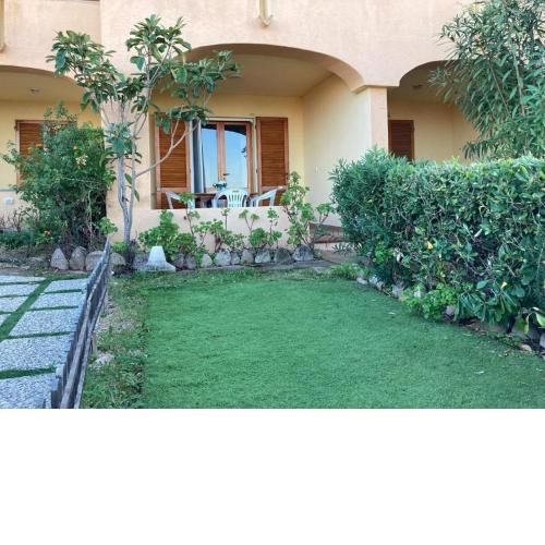 Cosy holiday home in Isola Rossa with garden