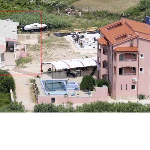 Cosy Holiday Home in Metajna with Terrace