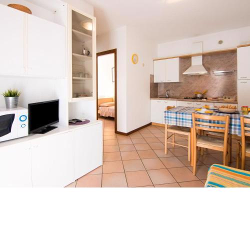 Cosy Holiday Home in Rosolina near Sea Beach