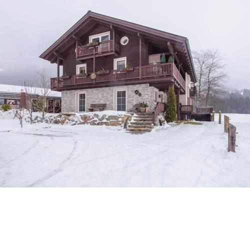 Cosy Home in Neukirchen am Großvenediger with Parking