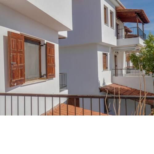 Cosy House Boat in Platanidia with Swimming Pool