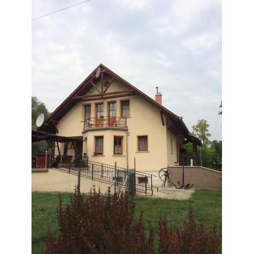 Cosy rooms on the lake near Budapest and the Airport