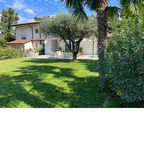 Cosy Villa w/Garden&Parking a 10 min from bus stop
