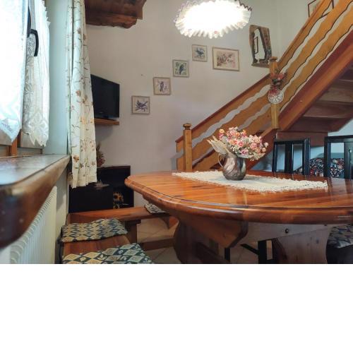 Cottage "Le None"-giardino e porticato