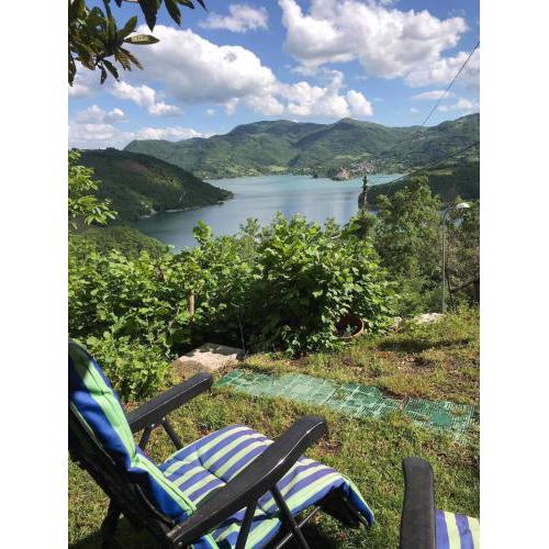 Cottage Rifugio al Lago Turano fra i monti