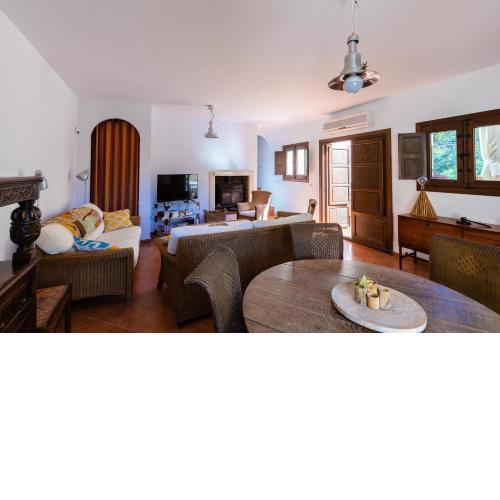 Country house with 3 large terraces