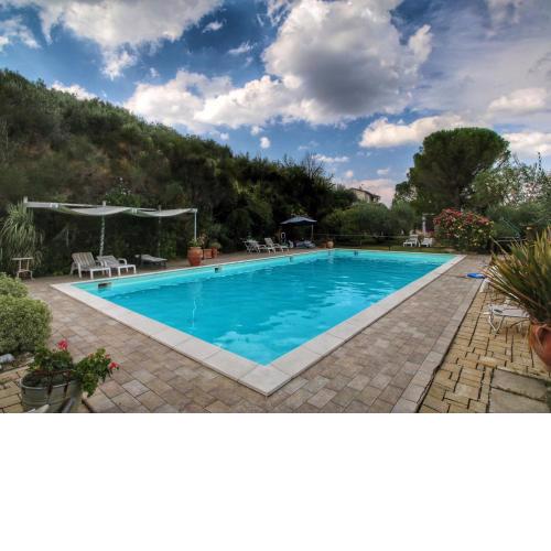 Country House with swimming pool and garden with Mediterranean plants