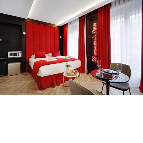 Couples Getaway Unit with Jacuzzi - City Center