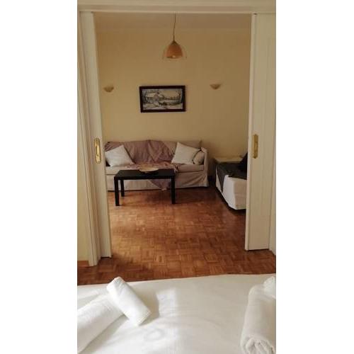 Cozy 1 bedroom flat with sofa bed near Athens city center