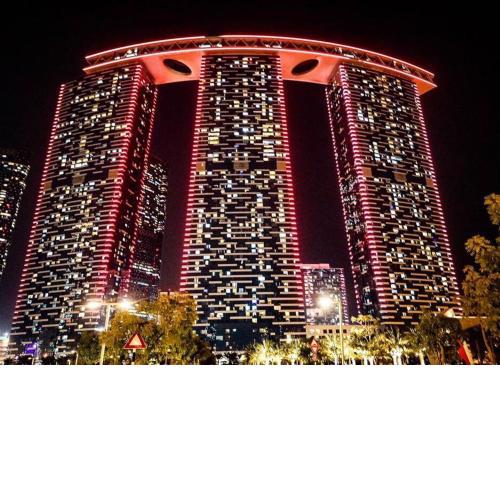 Cozy 1BR in Iconic Tower