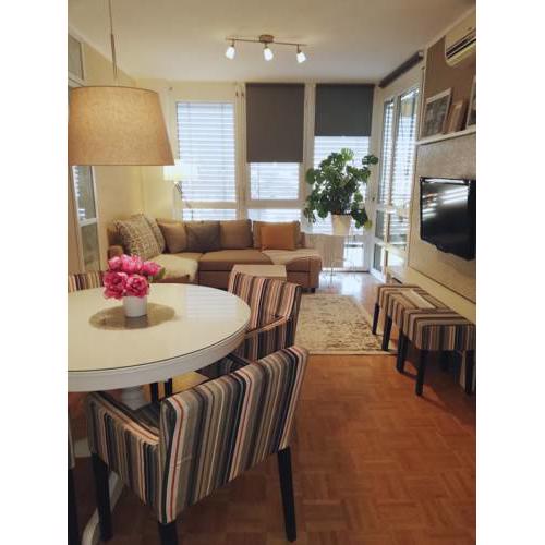 Cozy 2 Bedroom Apartment With Balcony And Garage