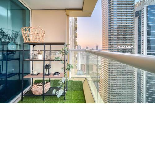 Cozy 2 Bedroom Apt in Dubai Marina, Bay View