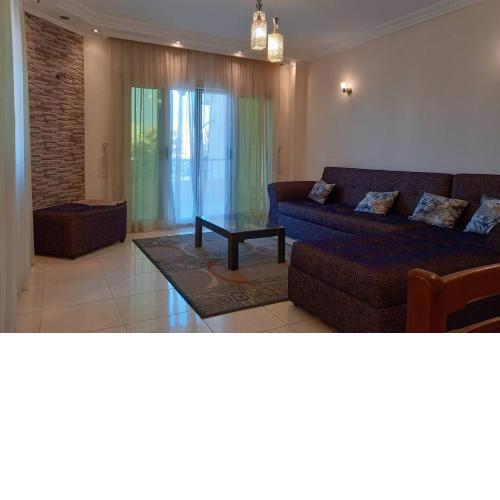 شقة مفروشة في العبور , cozy 2-bedrooms condo , two living rooms , free parking and air conditioning in all the apartment