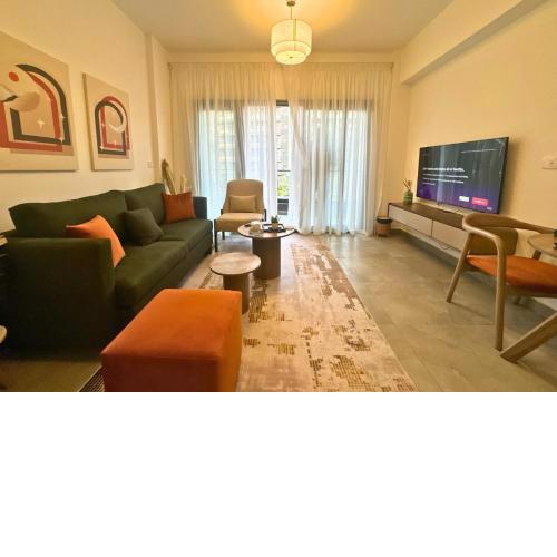 Cozy 2BR Apartment - Elegant & Vibrant Location