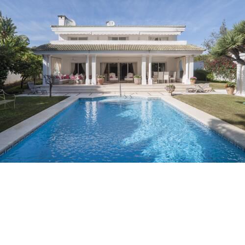 Cozy 4 Bedroom Villa in Los Monteros Beach, Marbella