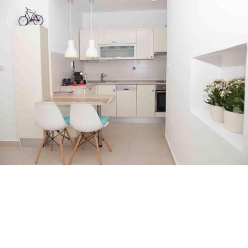 Cozy Affordable Apartment Bile