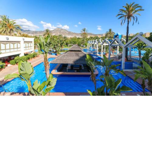 Cozy and equipped apt with Water Slides & Beach