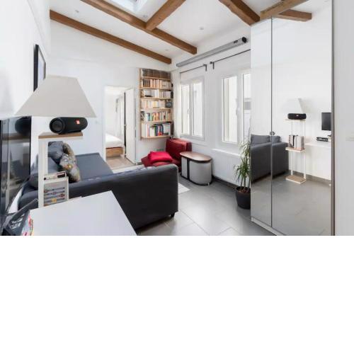 Cozy and Modern Apartment in Paris