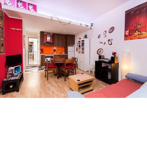 Cozy and quite flat close to Camp Nou and city center