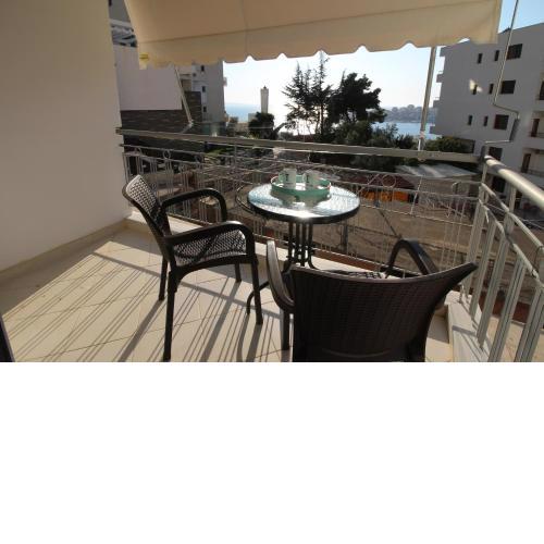 Cozy And Spacious Apartment With Sea View