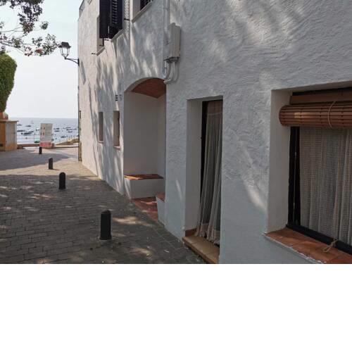 Cozy apartment 30 steps from the ocean