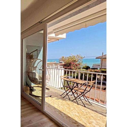 Cozy apartment by the sea