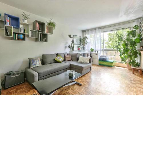 Cozy apartment for 4 with balcony - Paris 20E