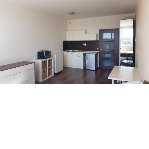 Cozy apartment in great location just 5 stops from city centre