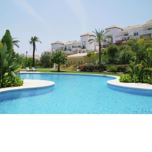 Cozy Apartment in Nueva Andalucia with Swimming Pool