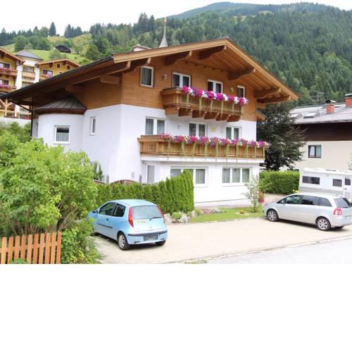 Cozy Apartment in Saalbach-Hinterglemm with Sauna