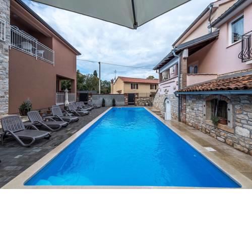 Cozy Apartment in Tar with Swimming Pool