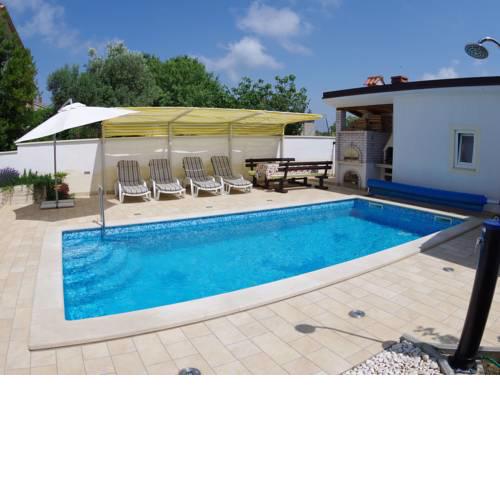 Cozy apartment in Vinkuran with the beach nearby