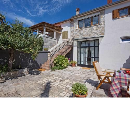 Cozy Apartment near Sea in Porec