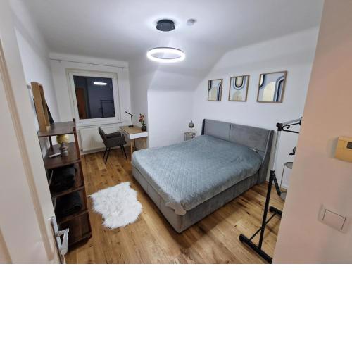 Cozy apartment next to subway station & parking