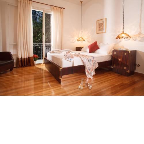 Cozy Apartment With a Vintage Touch in Kolonaki Area.