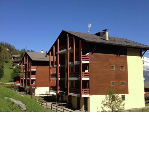 Cozy Apartment with Balcony in La Tzoumaz