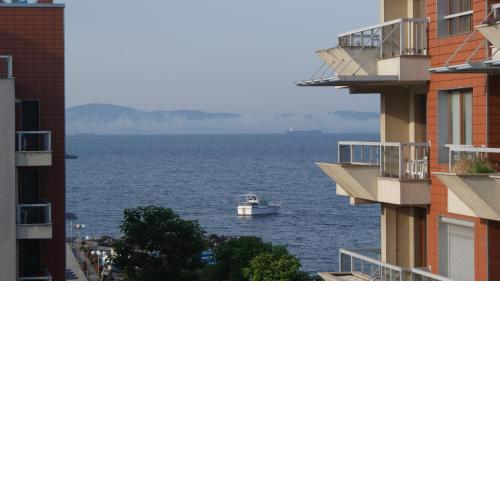 Cozy apartment with sea view in Pomorie