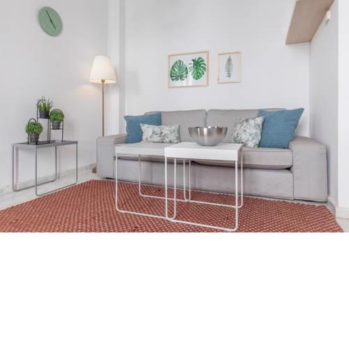 COZY & BRIGHT 1BR APT IN CITY CENTRE