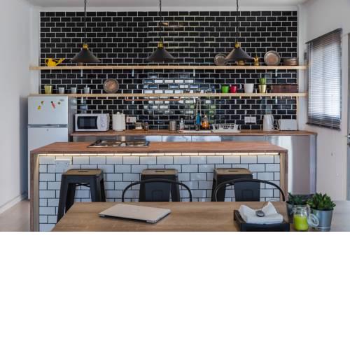 Cozy, Bright, 2 Bedroom Flat - City Center